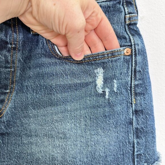 Levi's 501 Denim Jean Shorts Cut Off Dark Wash Women's Size‎ 26 - Picture 5 of 7